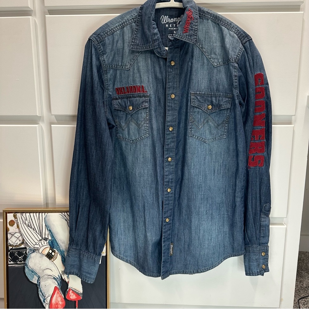 🏈 ❤️OU/SOONERS ❤️🏈Wrangler Retro Women’s Denim Shirt